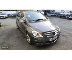 Mercedes Clase B B 180 ELEGANCE de 2010 con 230.000 Km por 7.950 EUR. en Alava