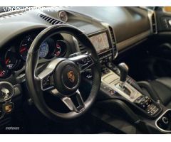 Porsche Cayenne Diesel Aut. de 2016 con 165.000 Km por 35.900 EUR. en Barcelona