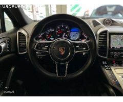 Porsche Cayenne Diesel Aut. de 2016 con 165.000 Km por 35.900 EUR. en Barcelona