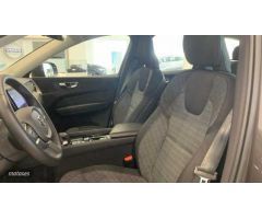 Volvo XC 60 2.0 B4 D CORE AUTO 197 5P de 2024 con 20.115 Km por 42.500 EUR. en Ciudad Real