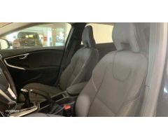 Volvo V 40 2.0 D2 PLUS 120 5P de 2019 con 84.644 Km por 18.500 EUR. en Ciudad Real