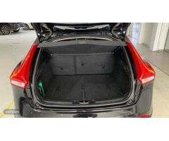 Volvo V 40 2.0 D2 PLUS 120 5P de 2019 con 84.644 Km por 18.500 EUR. en Ciudad Real