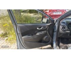 Hyundai Kona 1.0 TGDI 48V Maxx 4x2 de 2021 con 46.500 Km por 17.900 EUR. en Madrid