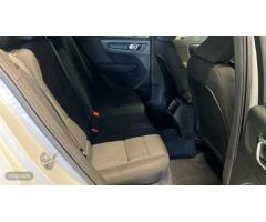 Volvo XC40 Momentum Core, T2 manual de 2021 con 39.816 Km por 24.600 EUR. en A Coruna