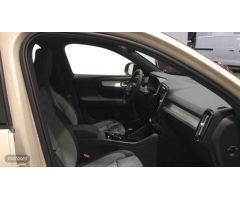 Volvo XC40 XC40 PLUS B3 MILD HYBRID GASOLINA de 2025 con 4 Km por 40.900 EUR. en Cantabria