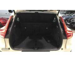 Volvo XC40 XC40 PLUS B3 MILD HYBRID GASOLINA de 2025 con 4 Km por 40.900 EUR. en Cantabria