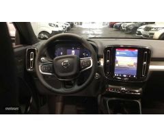 Volvo XC40 XC40 PLUS B3 MILD HYBRID GASOLINA de 2025 con 4 Km por 40.900 EUR. en Cantabria
