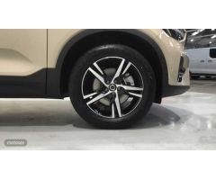 Volvo XC40 XC40 PLUS B3 MILD HYBRID GASOLINA de 2025 con 4 Km por 40.900 EUR. en Cantabria