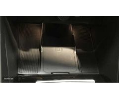 Volvo XC40 XC40 PLUS B3 MILD HYBRID GASOLINA de 2025 con 4 Km por 40.900 EUR. en Cantabria