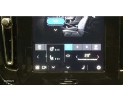 Volvo XC40 XC40 PLUS B3 MILD HYBRID GASOLINA de 2025 con 4 Km por 40.900 EUR. en Cantabria