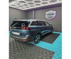 Peugeot 5008 ALLURE de 2018 con 113.018 Km por 16.200 EUR. en Granada