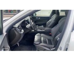 Volvo XC 60 XC60 B4(D) AWD R-Design Automatico de 2021 con 73.644 Km por 37.450 EUR. en Navarra