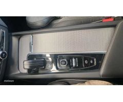 Volvo XC 60 XC60 B4(D) AWD R-Design Automatico de 2021 con 73.644 Km por 37.450 EUR. en Navarra