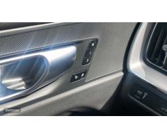 Volvo XC 60 XC60 B4(D) AWD R-Design Automatico de 2021 con 73.644 Km por 37.450 EUR. en Navarra