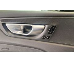Volvo XC 60 XC60 B4(D) AWD R-Design Automatico de 2021 con 73.644 Km por 37.450 EUR. en Navarra