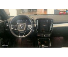 Volvo XC40 Recharge Plus, T4 plug-in hybrid, El?ctrico/Gasolina, Dark de 2023 con 26.185 Km por 37.9