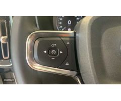 Volvo XC40 Recharge Plus, T4 plug-in hybrid, El?ctrico/Gasolina, Dark de 2023 con 26.185 Km por 37.9