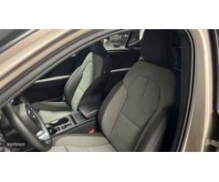 Volvo XC40 XC40 Core, B3 Mild hybrid, Gasolina de 2024 con 27.528 Km por 33.900 EUR. en Valencia