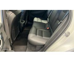 Volvo XC 60 2.0 B4 D PLUS DARK AUTO 197 CV de 2024 con 30.076 Km por 44.400 EUR. en A Coruna