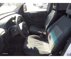 Opel Combo FURGON 1.3 CDTI 75 cv. de 2007 con 127.000 Km por 3.900 EUR. en Murcia