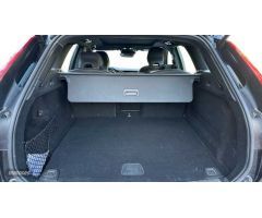 Volvo XC 60 2.0 T6 RECHARGE R-DESIGN AUTO 4WD 340 5P de 2021 con 51.401 Km por 37.900 EUR. en Madrid