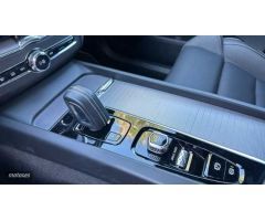 Volvo XC 60 2.0 T6 RECHARGE R-DESIGN AUTO 4WD 340 5P de 2021 con 51.401 Km por 37.900 EUR. en Madrid