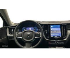 Volvo XC 60 2.0 T6 RECHARGE CORE AUTO 4WD 350 5P de 2024 con 17.057 Km por 45.900 EUR. en Madrid