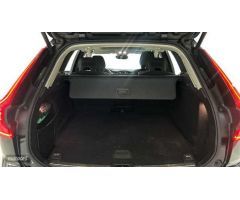 Volvo XC 60 2.0 T6 RECHARGE CORE AUTO 4WD 350 5P de 2024 con 18.315 Km por 45.900 EUR. en Madrid
