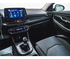 Hyundai i30 1.5 DPI Klass SLX 110 de 2024 con 16.385 Km por 19.990 EUR. en Guipuzcoa