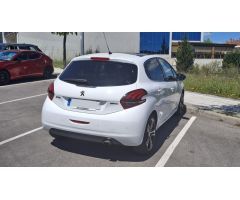 Peugeot 208 Puretech 110 GT line de 2016 con 37.000 Km por 11.500 EUR. en Madrid