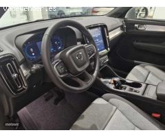 Volvo XC40 XC40 CORE B3 (G) MILD HYBRID con 1 Km por 39.900 EUR. en Navarra