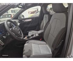 Volvo XC40 XC40 CORE B3 (G) MILD HYBRID con 1 Km por 39.900 EUR. en Navarra