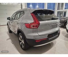 Volvo XC40 XC40 CORE B3 (G) MILD HYBRID con 1 Km por 39.900 EUR. en Navarra