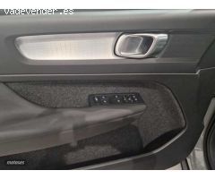 Volvo XC40 XC40 CORE B3 (G) MILD HYBRID con 1 Km por 39.900 EUR. en Navarra