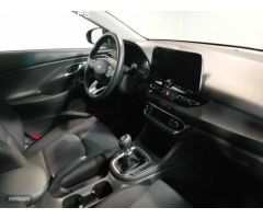 Hyundai i30 1.0 TGDI Tecno 48V 120 de 2023 con 11.708 Km por 21.900 EUR. en Madrid