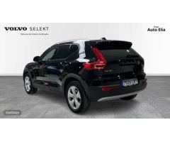 Volvo XC40 2.0 B4 G MOMENTUM AUTO 5P de 2021 con 106.600 Km por 24.900 EUR. en Madrid