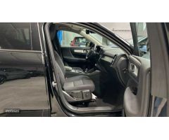 Volvo XC40 2.0 B4 G MOMENTUM AUTO 5P de 2021 con 106.600 Km por 24.900 EUR. en Madrid