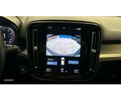 Volvo XC40 2.0 B4 G MOMENTUM AUTO 5P de 2021 con 106.600 Km por 24.900 EUR. en Madrid