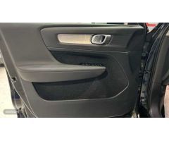 Volvo XC40 2.0 B4 G MOMENTUM AUTO 5P de 2021 con 106.600 Km por 24.900 EUR. en Madrid