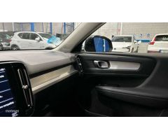 Volvo XC40 2.0 B4 G MOMENTUM AUTO 5P de 2021 con 106.600 Km por 24.900 EUR. en Madrid
