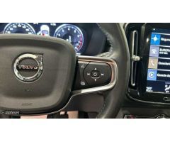 Volvo XC40 2.0 B4 G MOMENTUM AUTO 5P de 2021 con 106.600 Km por 24.900 EUR. en Madrid