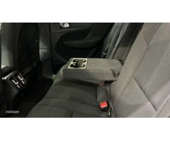 Volvo XC40 2.0 B4 G MOMENTUM AUTO 5P de 2021 con 106.600 Km por 24.900 EUR. en Madrid