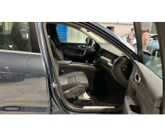 Volvo XC 60 2.0 T6 RECHARGE CORE AUTO 4WD 5P de 2024 con 26.200 Km por 55.900 EUR. en Madrid