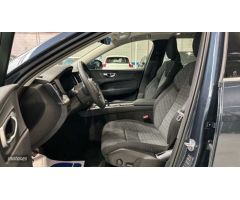 Volvo XC 60 2.0 T6 RECHARGE CORE AUTO 4WD 5P de 2024 con 26.200 Km por 55.900 EUR. en Madrid