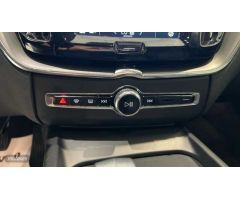 Volvo XC 60 2.0 T6 RECHARGE CORE AUTO 4WD 5P de 2024 con 26.200 Km por 55.900 EUR. en Madrid