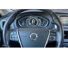 Volvo V 40 1.5 T2 MOMENTUM AUTO 122 5P de 2018 con 90.605 Km por 16.900 EUR. en Cordoba