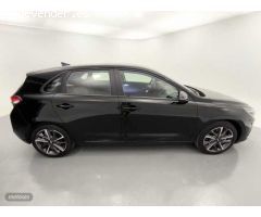 Hyundai i30 1.5 DPI Klass SLX 110 de 2024 con 12.400 Km por 17.900 EUR. en Barcelona