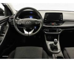 Hyundai i30 1.5 DPI Klass SLX 110 de 2024 con 12.400 Km por 17.900 EUR. en Barcelona