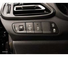 Hyundai i30 1.5 DPI Klass SLX 110 de 2024 con 12.400 Km por 17.900 EUR. en Barcelona