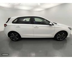 Hyundai i30 1.5 DPI Klass SLX 110 de 2024 con 11.783 Km por 17.900 EUR. en Barcelona